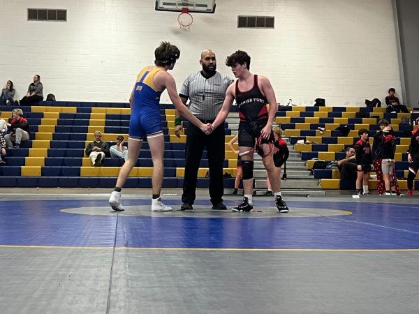 Navigation to Story: Fairhope Wrestling shows support for their team