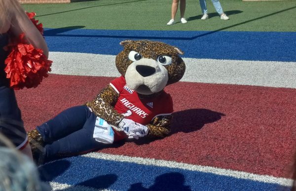 Furry favorites… SouthPaw the Jaguar takes pictures with students and tour guides, bringing smiles to faces. SouthPaw also showcased his athletic ability with a push-up contest and a backflip.