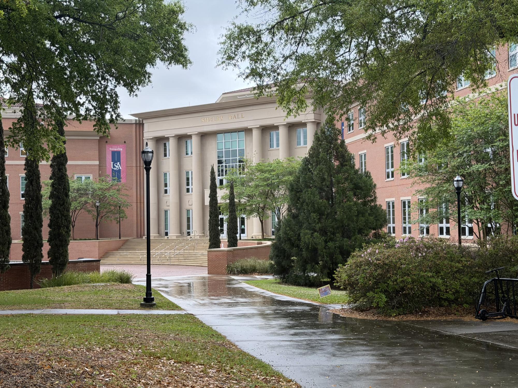 Engineering… The path of University of South Alabama leads to Shelby Hall, the College of Engineering. Fairhope High School juniors explored the facilities and career paths.